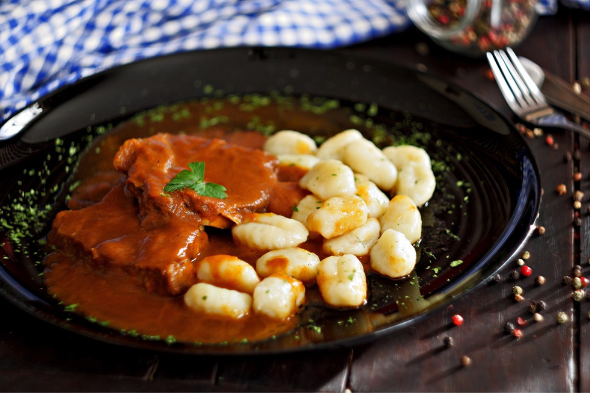 Pašticada accompanied by the typical Croatian njoki (gnocchi)