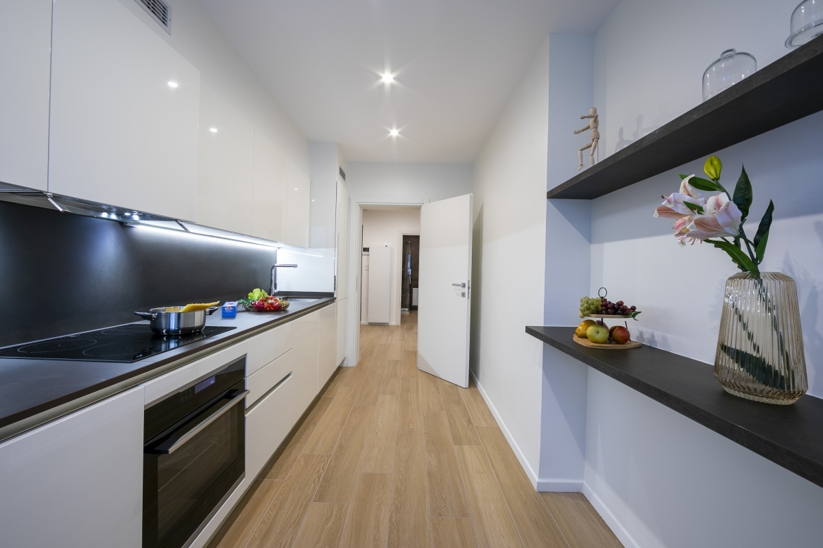 The well-equipped white kitchen of Boutique Apartment 5, ID 5551